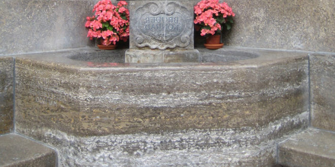 Ein Weihwasserkessel für das Grab